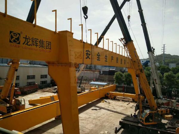 山东龙辉起重机械有限公司双主梁门式起重机安装